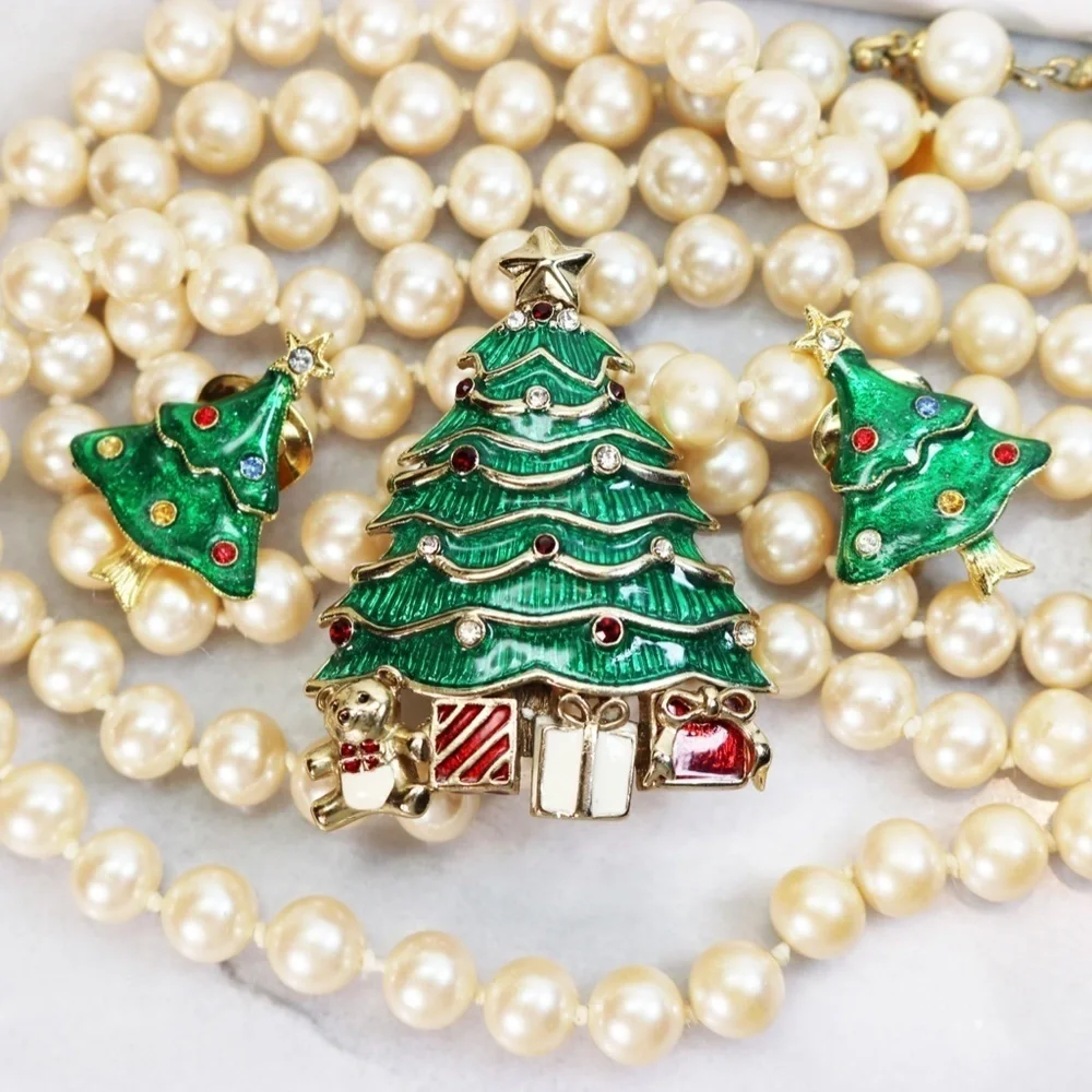 🎁🎄Monet Christmas Tree Brooch & Earrings 🎁🎄